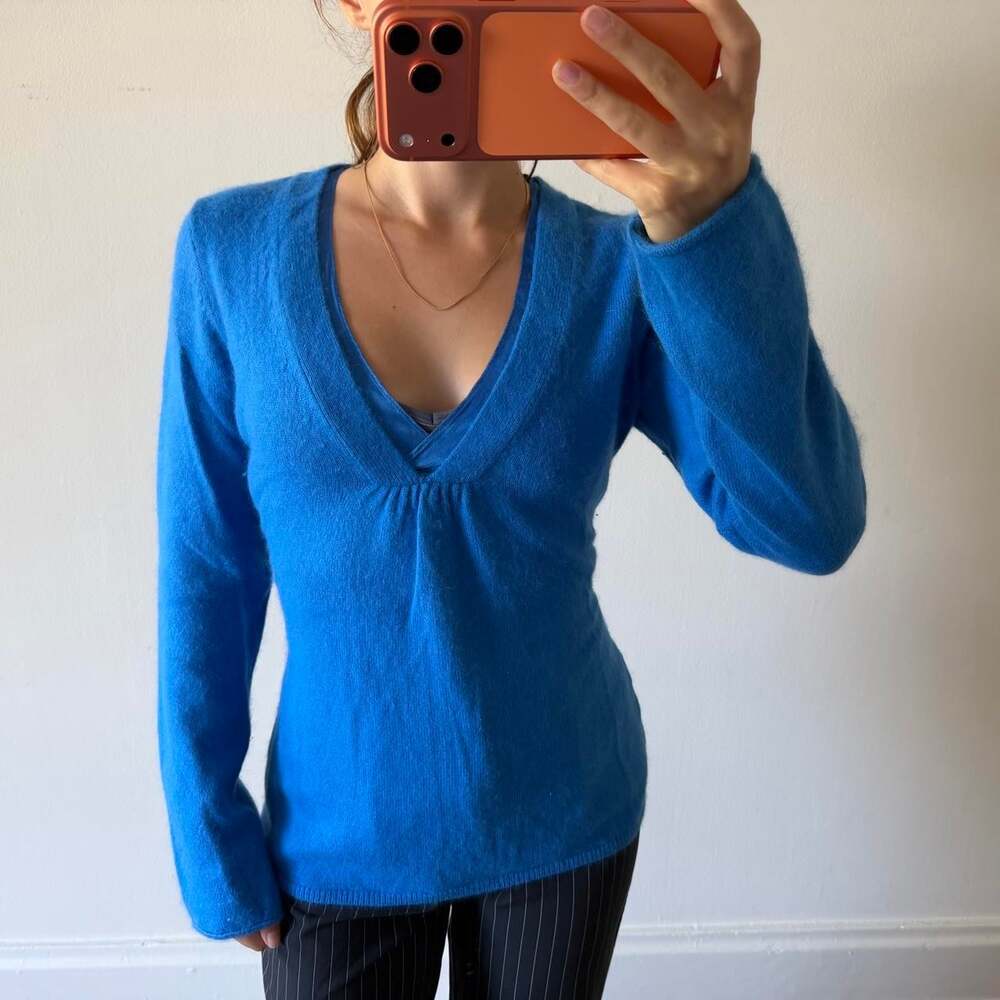 Vintage Y2K Ann Taylor Blue Merino Wool/Angora Rabbit Hair blend v-neck sweater